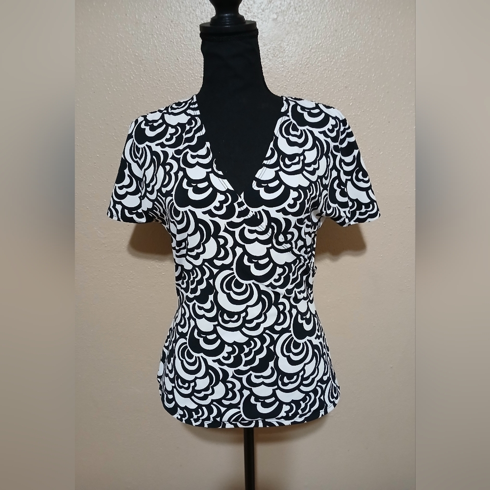Women's Black and White Floral Flutter Sleeve Top